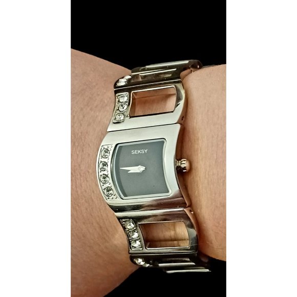 Seksy Skonda Swarzorsky Crystal Silver Tone Curve Watch Womens 8\